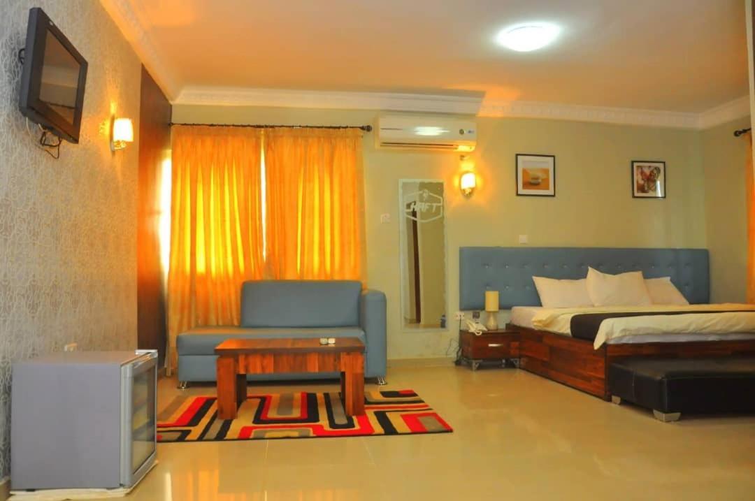 Royal Kaft Hotel Ikorodu 外观 照片